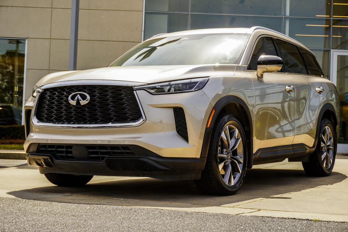 Certified 2023 INFINITI QX60 Luxe w/ Cargo Package AWD/4WD image 9