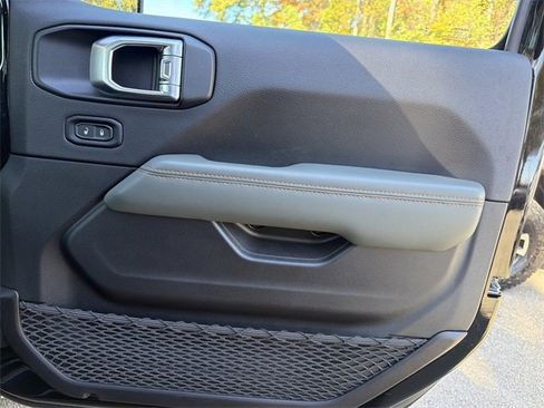 Used 2024 Jeep Gladiator Mojave image 13