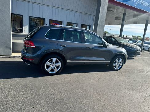 Used 2014 Volkswagen Touareg TDI AWD/4WD image 35