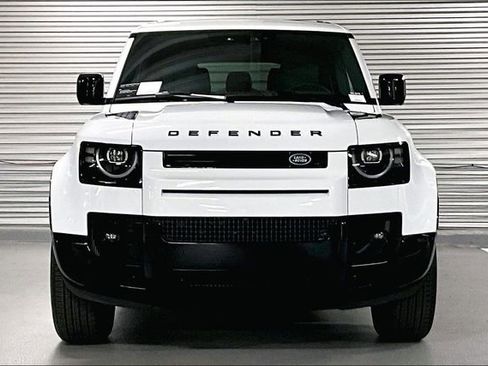 New 2026 Land Rover Defender 130 X-Dynamic SE AWD/4WD image 2