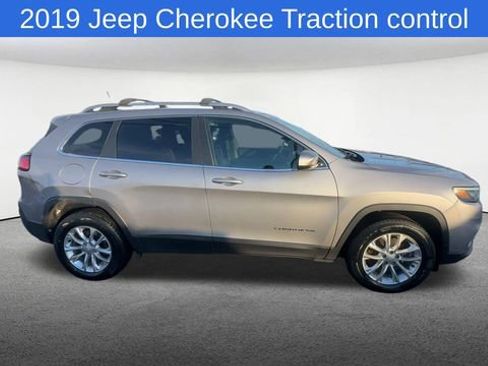Used 2019 Jeep Cherokee Latitude w/ Popular Appearance Group image 10