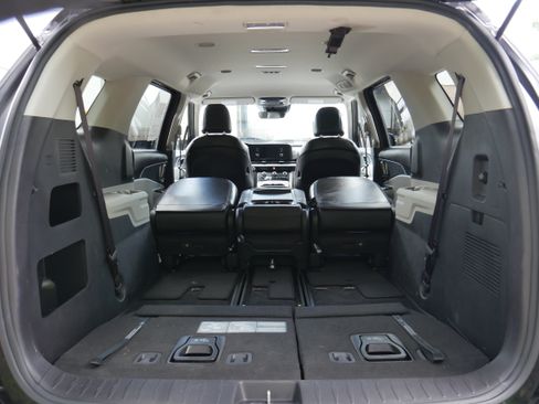 Used 2024 Kia Carnival LX FWD image 8