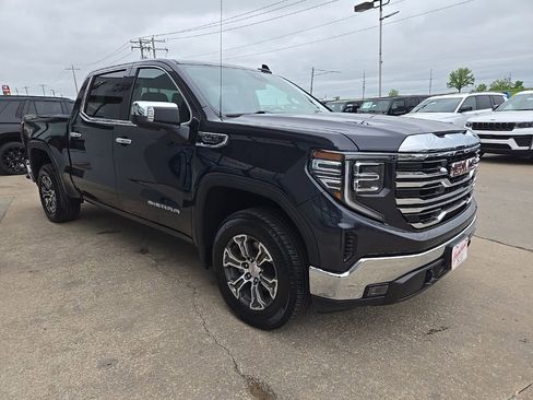 Used 2025 GMC Sierra 1500 SLT AWD/4WD image 15