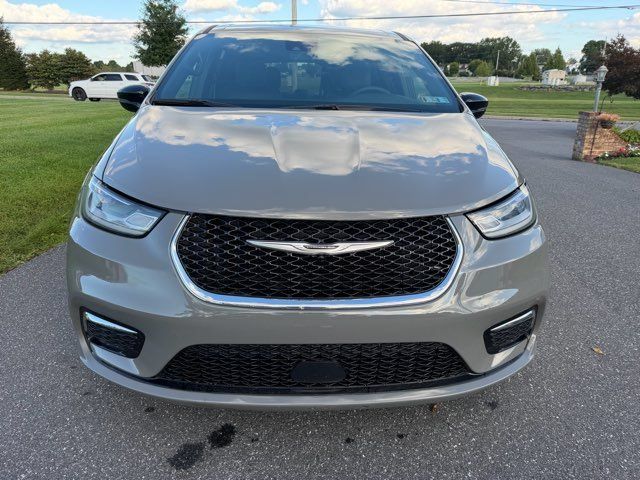 Used 2025 Chrysler Pacifica Select FWD image 4