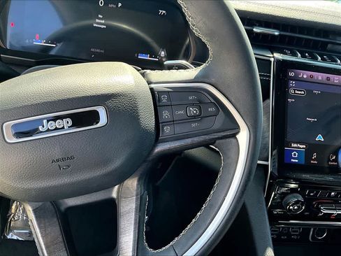 Used 2023 Jeep Grand Cherokee Limited w/ Luxury Tech Group II AWD/4WD image 14