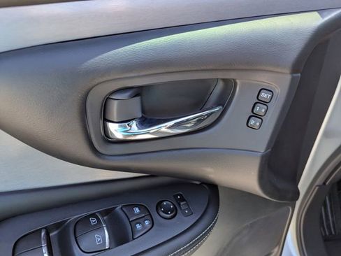 Certified 2024 Nissan Murano SL FWD image 19