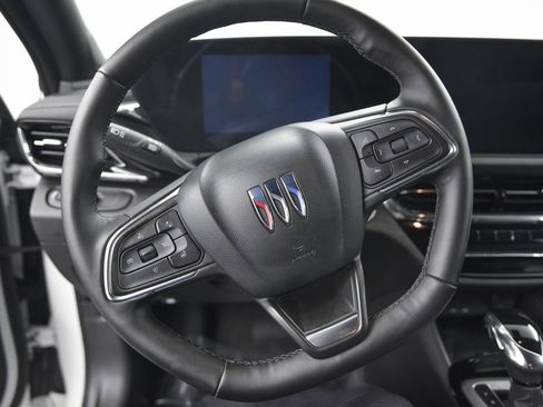 Used 2025 Buick Envista Avenir image 17