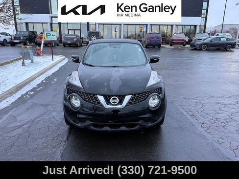 Used 2015 Nissan Juke SV image 2