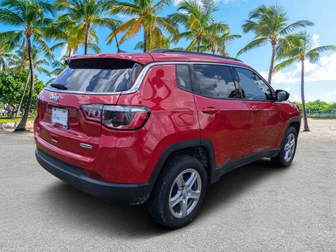 Used 2023 Jeep Compass Latitude AWD/4WD image 3