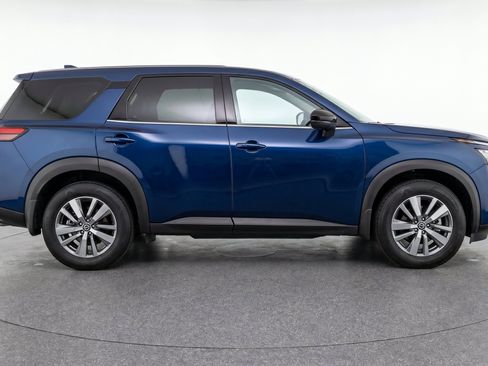 Used 2025 Nissan Pathfinder SV AWD/4WD image 11