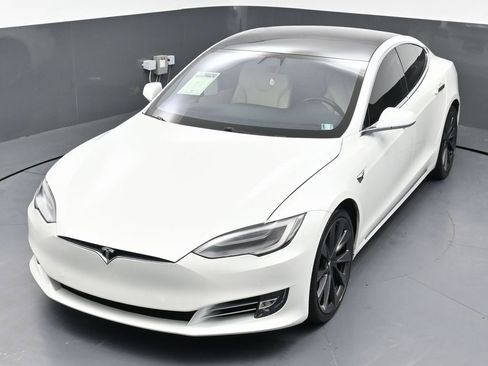 Used 2020 Tesla Model S Long Range Plus image 48