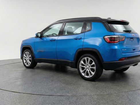 Used 2025 Jeep Compass Limited image 6