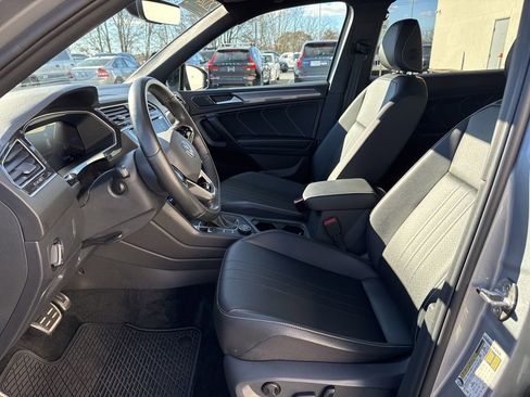 Certified 2024 Volkswagen Tiguan SE R-Line image 21