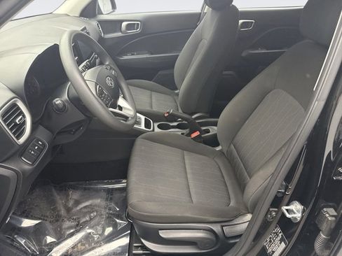 Used 2022 Hyundai Venue SE image 11
