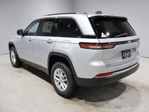 New 2026 Jeep Grand Cherokee Laredo image 4