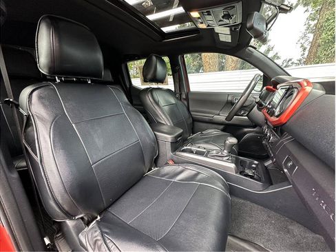 Used 2016 Toyota Tacoma TRD Off-Road AWD/4WD image 15