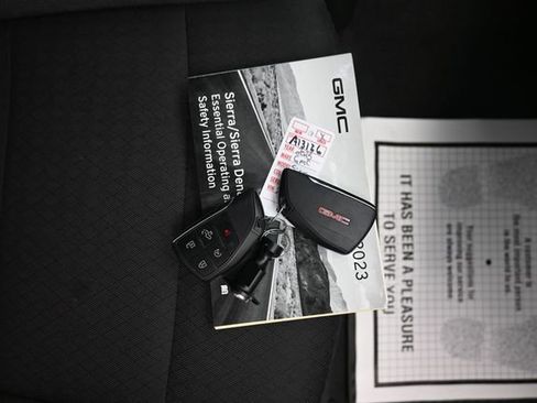 Used 2023 GMC Sierra 1500 Elevation AWD/4WD image 9