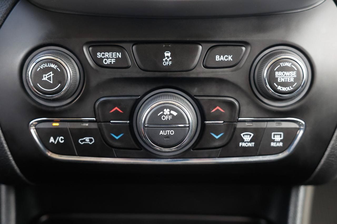 Used 2016 Jeep Cherokee Limited FWD image 31