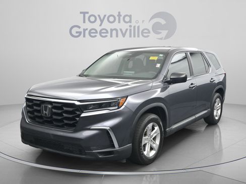 Used 2023 Honda Pilot LX image 2