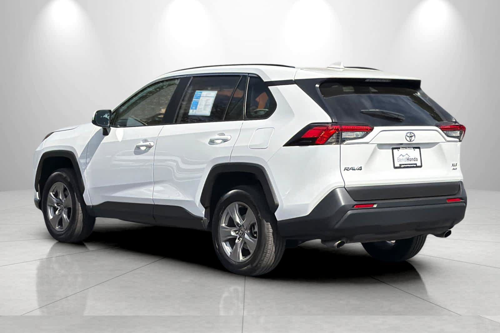 Used 2025 Toyota RAV4 XLE AWD/4WD image 6