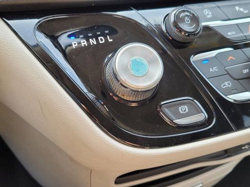 Used 2019 Chrysler Pacifica Touring Plus image 31