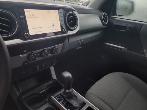 Used 2020 Toyota Tacoma SR5 RWD image 22
