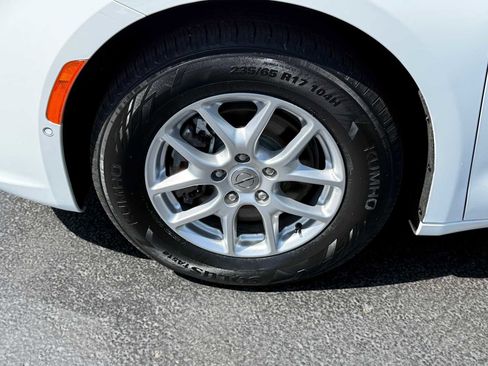 Used 2023 Chrysler Pacifica Touring-L FWD image 10