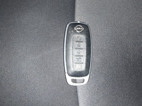 Used 2025 Nissan Sentra SR FWD image 32