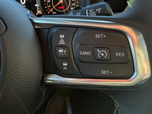 Used 2024 Jeep Wrangler Unlimited Sahara w/ Technology Group AWD/4WD image 32