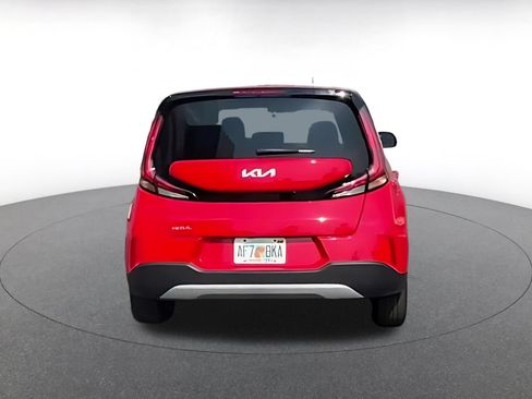 Used 2025 Kia Soul LX w/ LX Technology Package FWD image 10