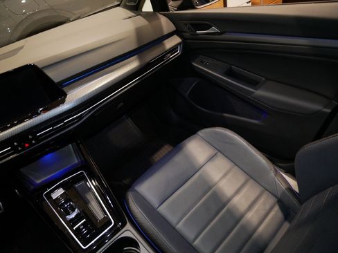 Used 2024 Volkswagen Golf R image 7