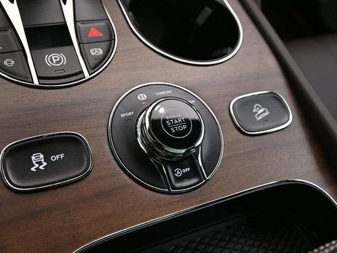 Used 2024 Bentley Bentayga Extended Wheelbase AWD/4WD image 33