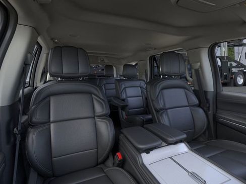 New 2026 Lincoln Navigator Premiere image 10