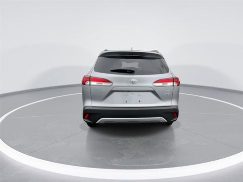 Used 2025 Toyota Corolla Cross LE image 7