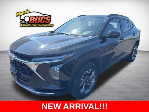 Used 2025 Chevrolet Trax LT FWD image 1