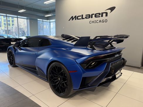Used 2023 Lamborghini Huracan STO image 2