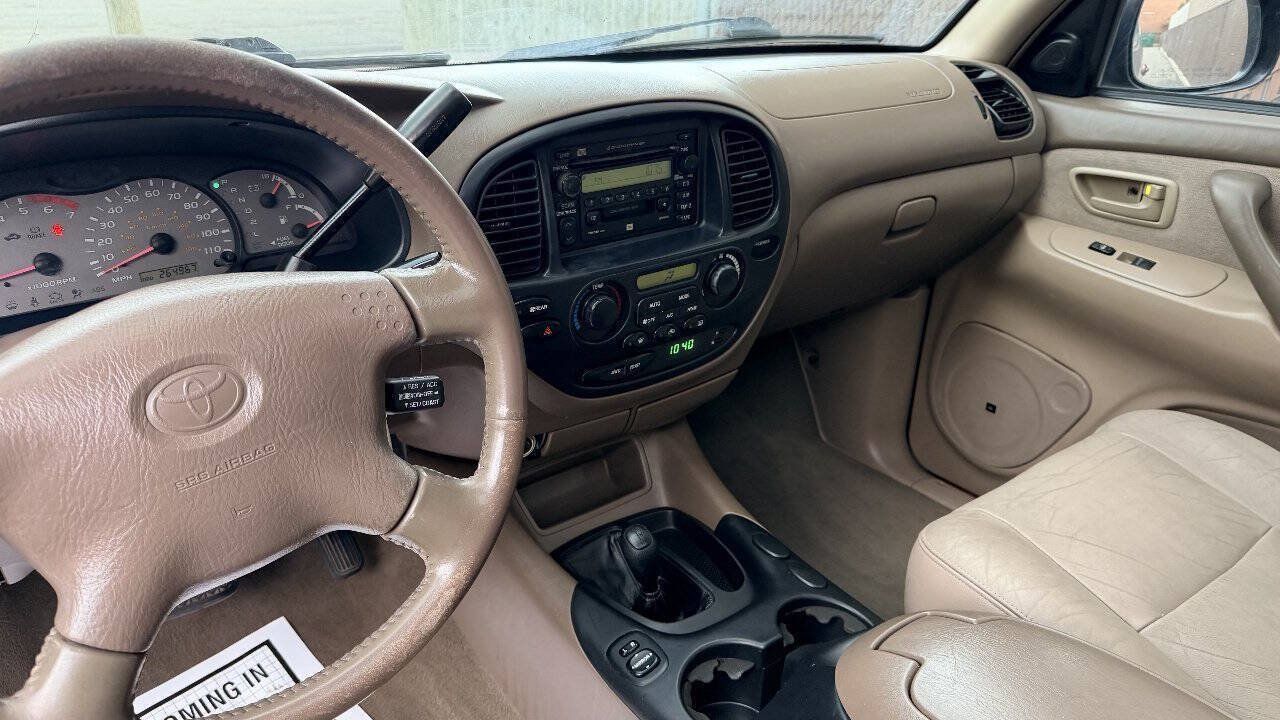 Used 2001 Toyota Sequoia SR5 w/ Preferred Pkg AWD/4WD image 9