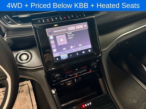 Used 2023 Jeep Grand Cherokee Laredo AWD/4WD image 14
