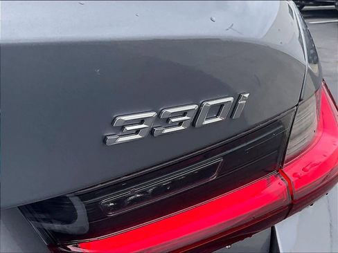 Used 2025 BMW 330i Sedan w/ Premium Package image 10