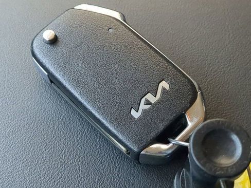 Used 2023 Kia Sorento LX image 26