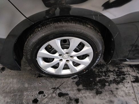 Used 2022 Toyota Corolla LE image 38