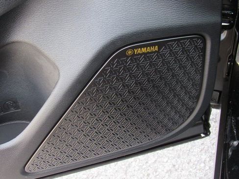 New 2025 Mitsubishi Outlander SE FWD image 13