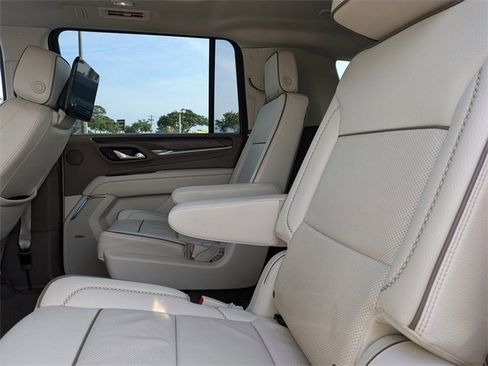 Used 2023 GMC Yukon XL Denali image 17