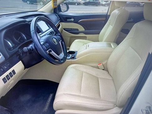 Used 2019 Toyota Highlander Limited Platinum AWD/4WD image 6