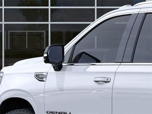New 2026 GMC Yukon XL Denali w/ Denali Reserve Package image 12