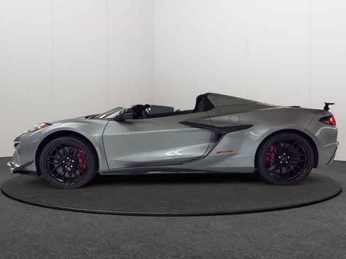 Used 2023 Chevrolet Corvette Z06 w/ Z07 Performance Package RWD image 3