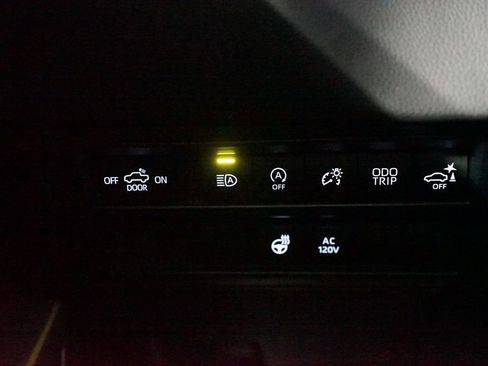 Used 2025 Toyota Tundra Limited image 27