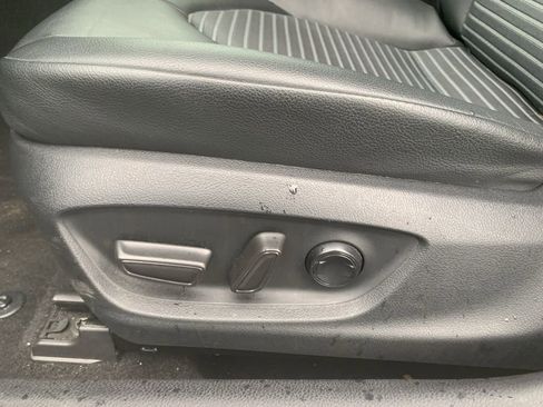 Used 2024 Toyota Camry SE image 9