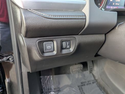 Used 2023 GMC Acadia SLE w/ Driver Convenience Package FWD image 16