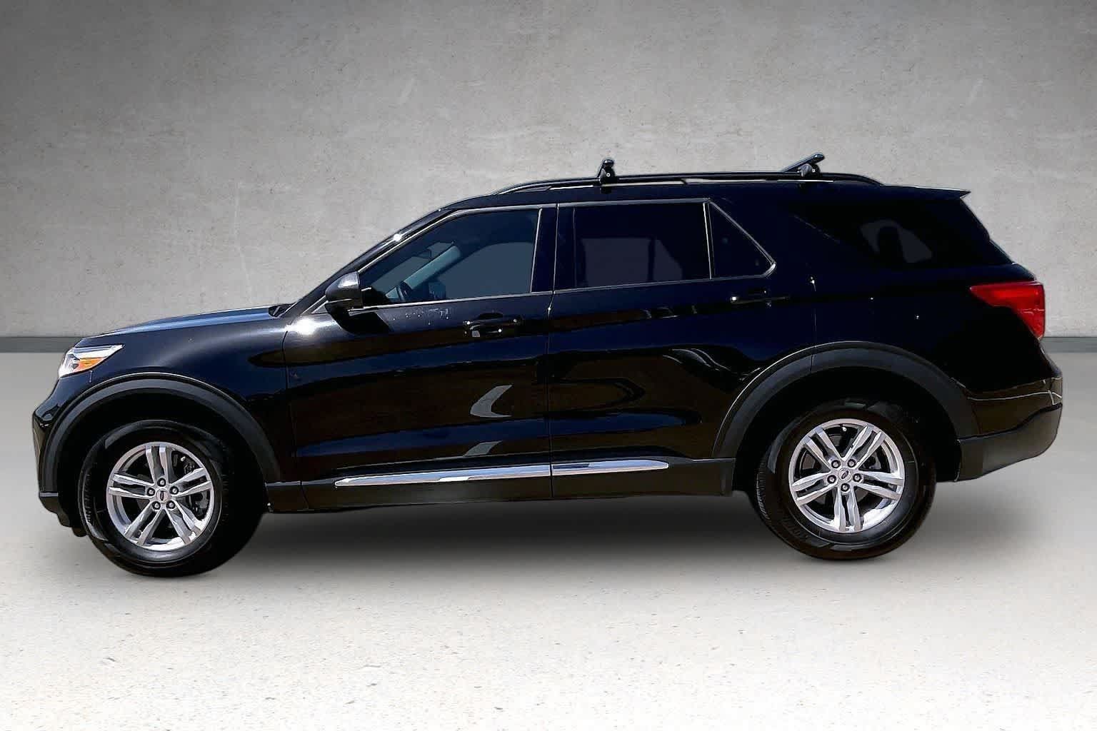 Used 2023 Ford Explorer XLT RWD image 3